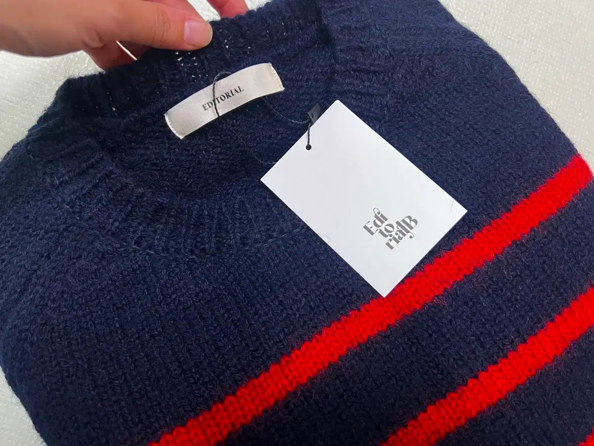 バイミナ ストライプ クロップド ニット ネイビー レッド