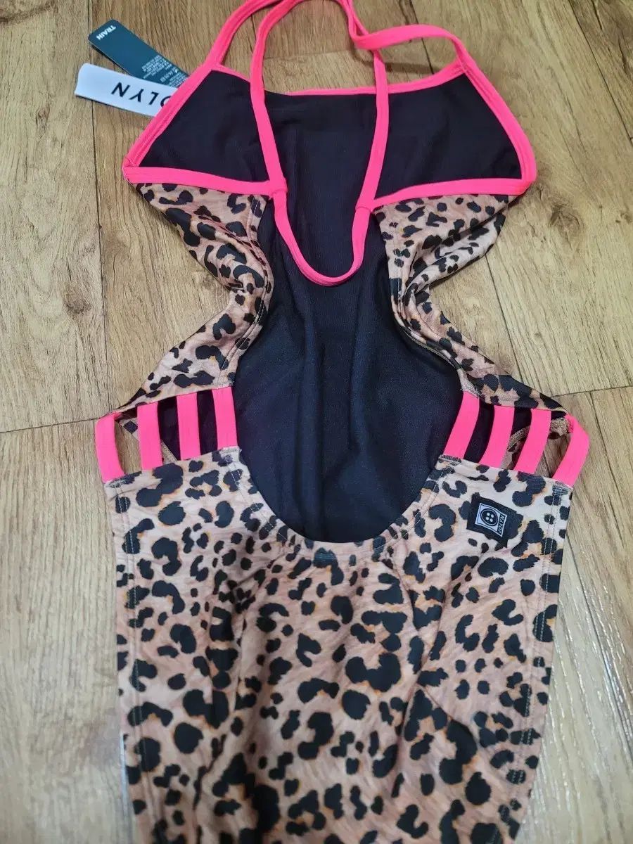 JOLYN レオパード ピンク32