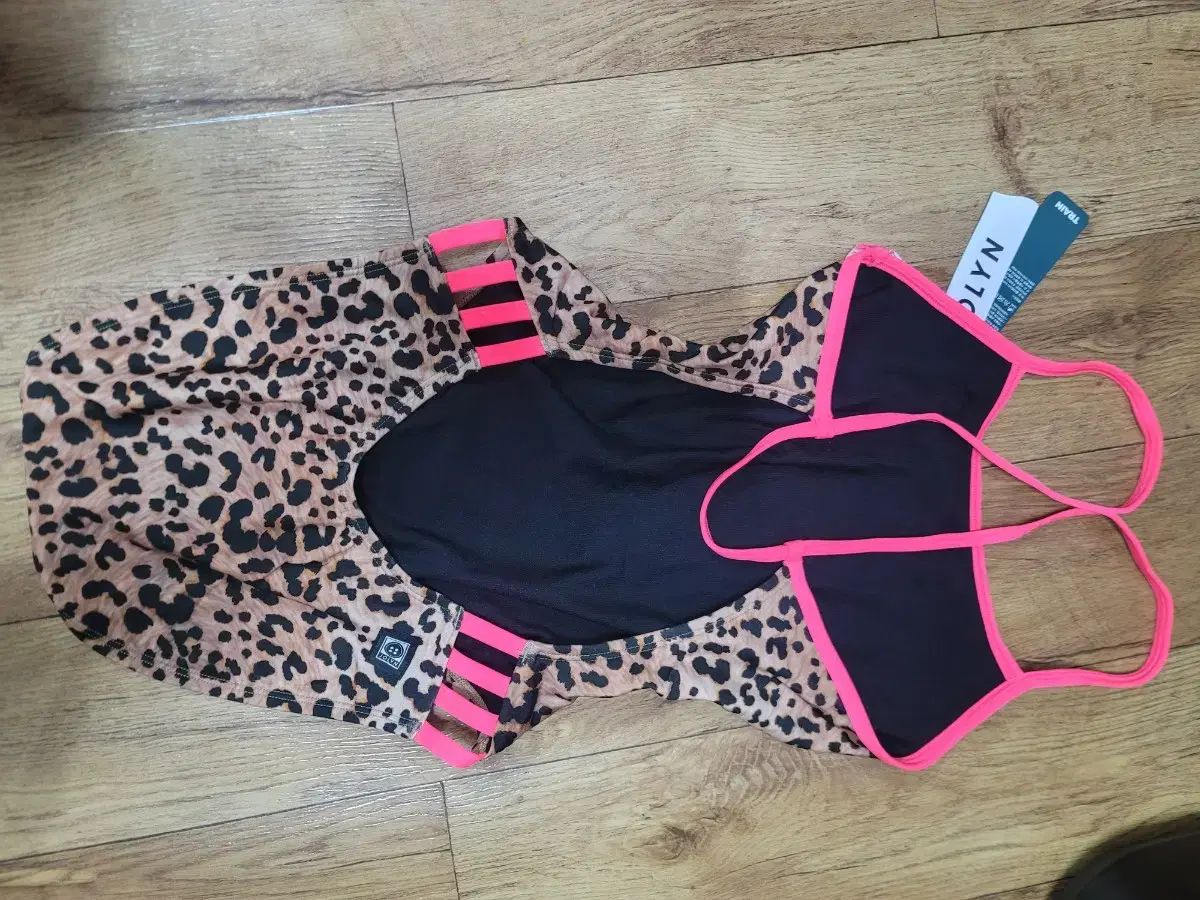 JOLYN レオパード ピンク32