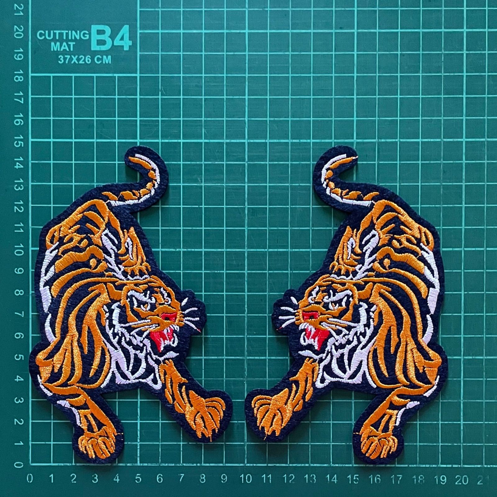 虎◇トラ◇全身◇アイロンワッペン◇刺繍ワッペン◇阪神◇タイガー