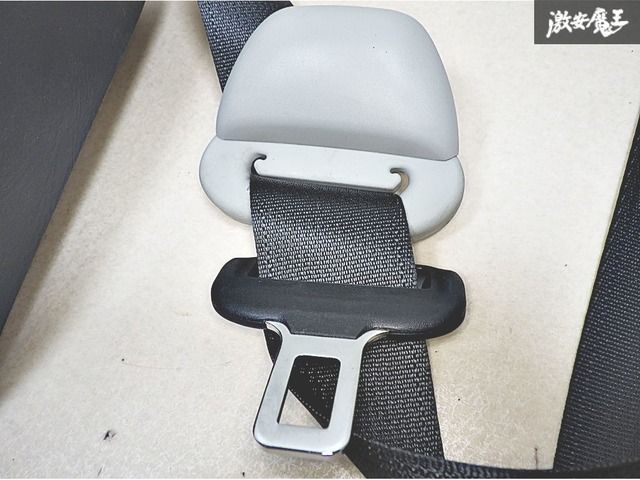 トヨタ純正 200系 ハイエース DX シートベルト セカンドシート リア