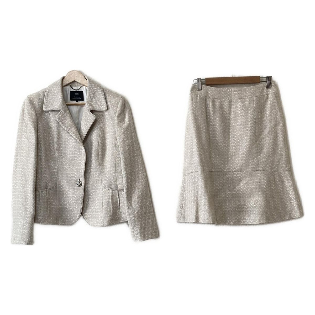 23区 ニジュウサンク スカートスーツ レディース - ベージュ×白 ツイード ラメ ラインストーン