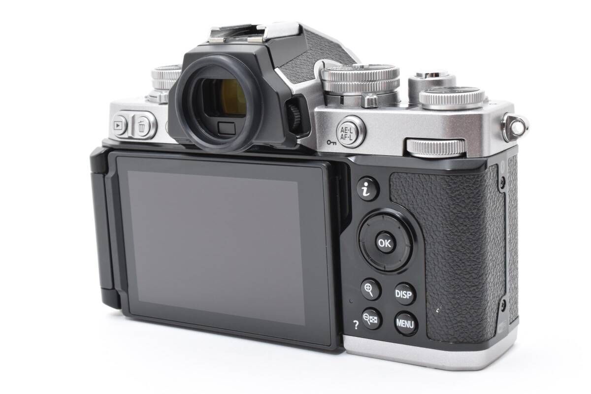 ★極上品★ショット数5902回★ニコン 1 J3 シルバー 1 #586 Zシリーズ（Nikon） 【ショット数3,467枚】ニコン Z fc シルバー