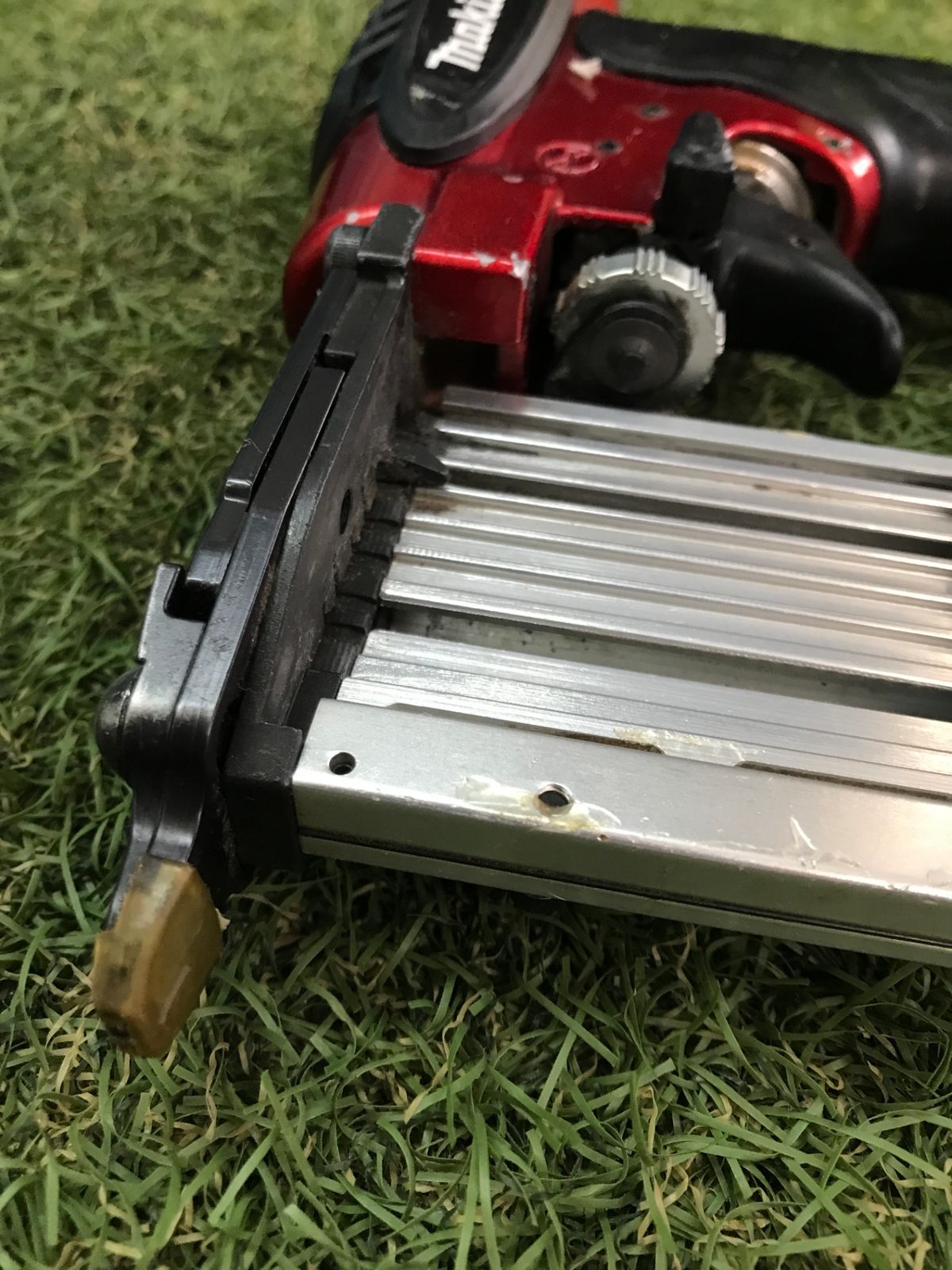  品 0906 makita マキタ 50㎜高圧ピンタッカ赤 4191277 AF 501 HP 釘打機 エアーツール