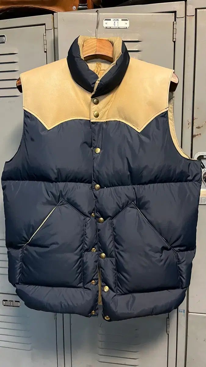 42 ぼっち ざ ろっく CHIMI チーマ マウンテン フェザー ベスト Rocky mountain