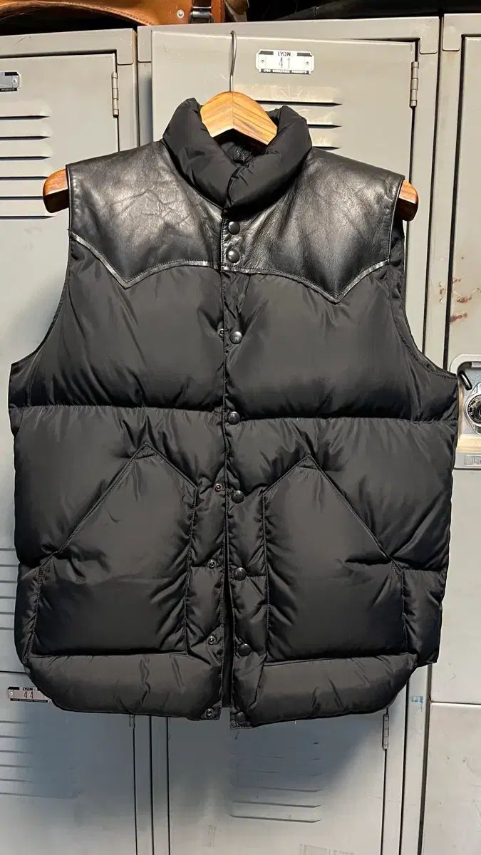 40 ぼっち ざ ろっく CHIMI マウンテン フェザー ダウン ベスト Rocky mountain