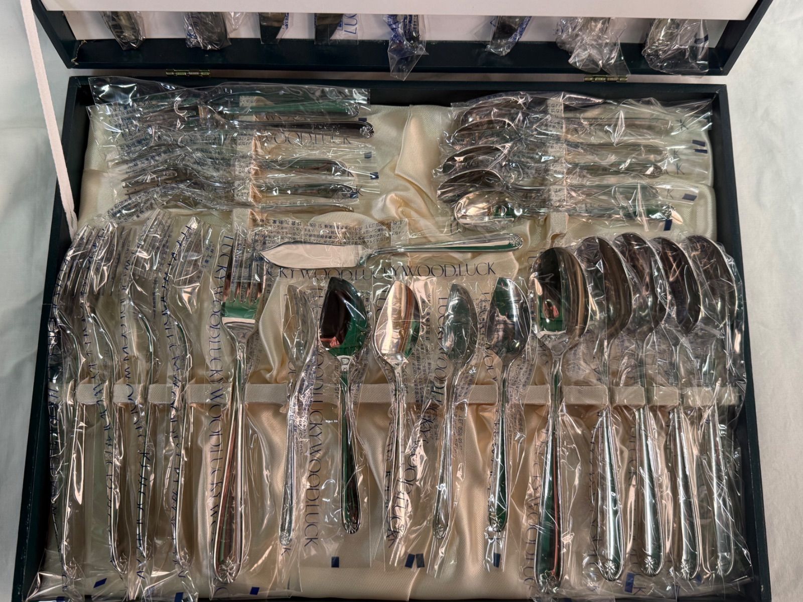 ラッキーウッド カトラリー(18-10) セット　(18本です) LUCKYWOOD (ラッキーウッド) カトラリーセット 18-10 ステンレス