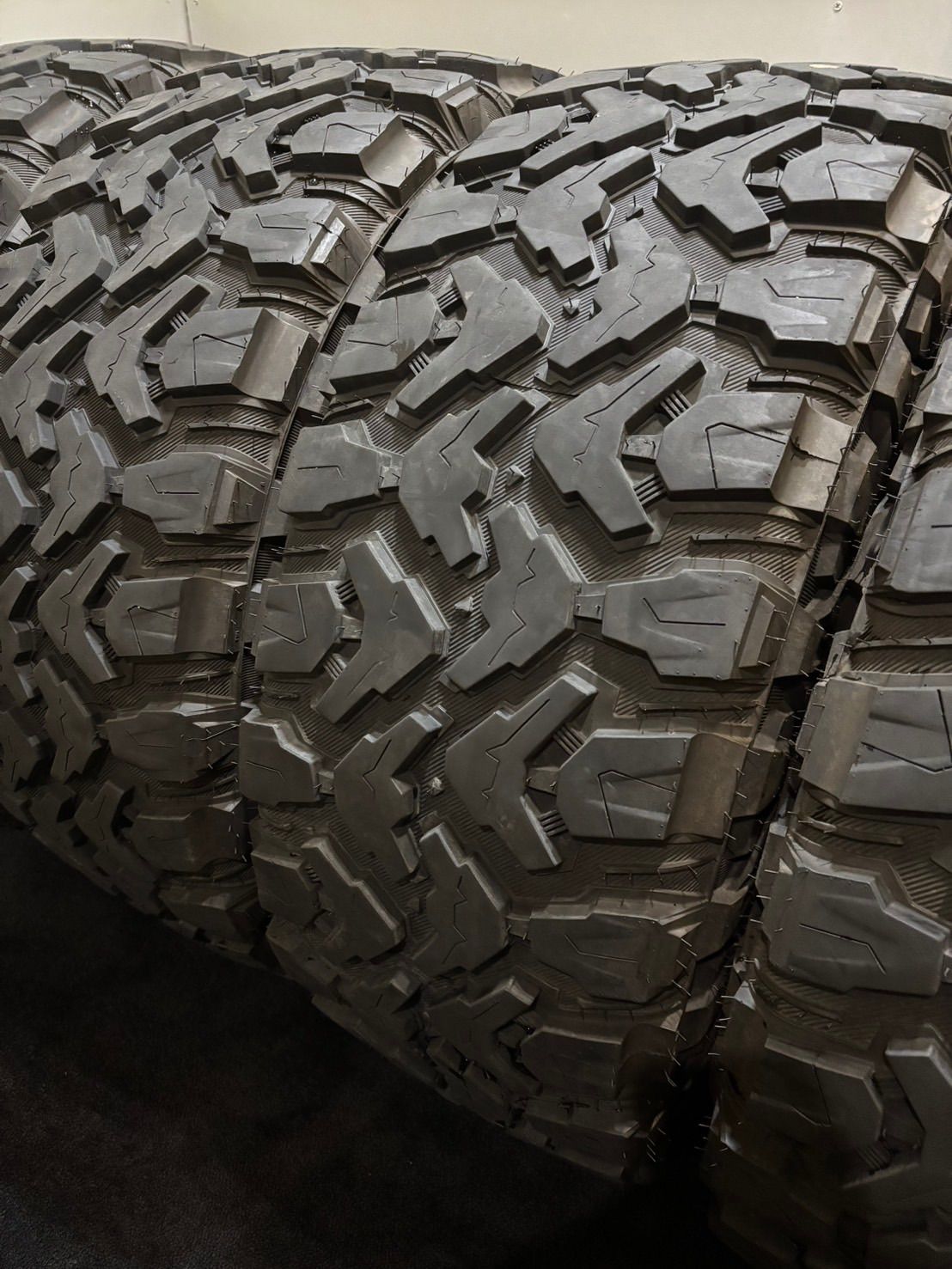 35 12 50 R 17 LT 10 PR RADAR X 23年製 夏タイヤ サマータイヤ 4本 ジープ ラングラー 南10 L 108