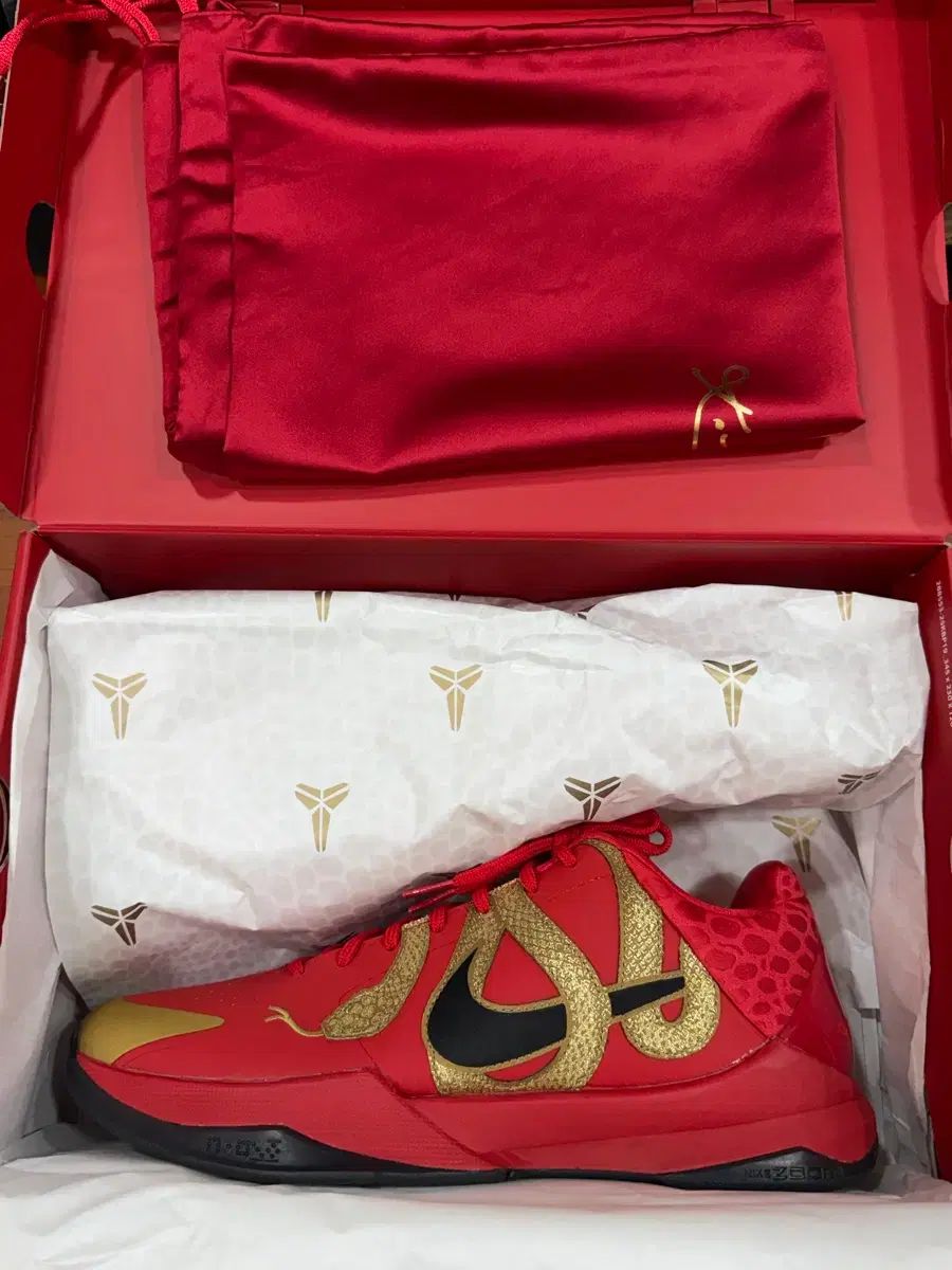 コービー5 イヤーOFザ マンバ 285 ユニバーシティ レッド