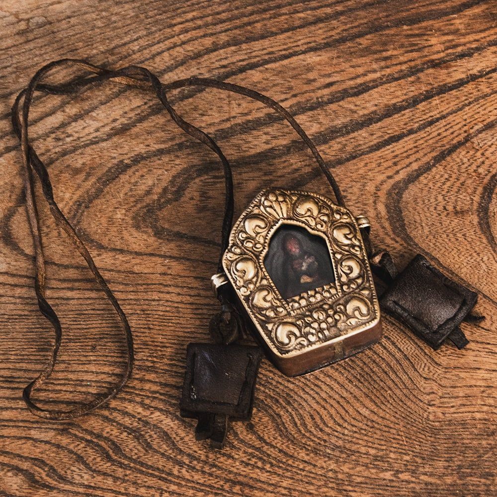 持ち運びができるチベット仏教の仏壇 ガウ（小） / 宗教用品 チベット