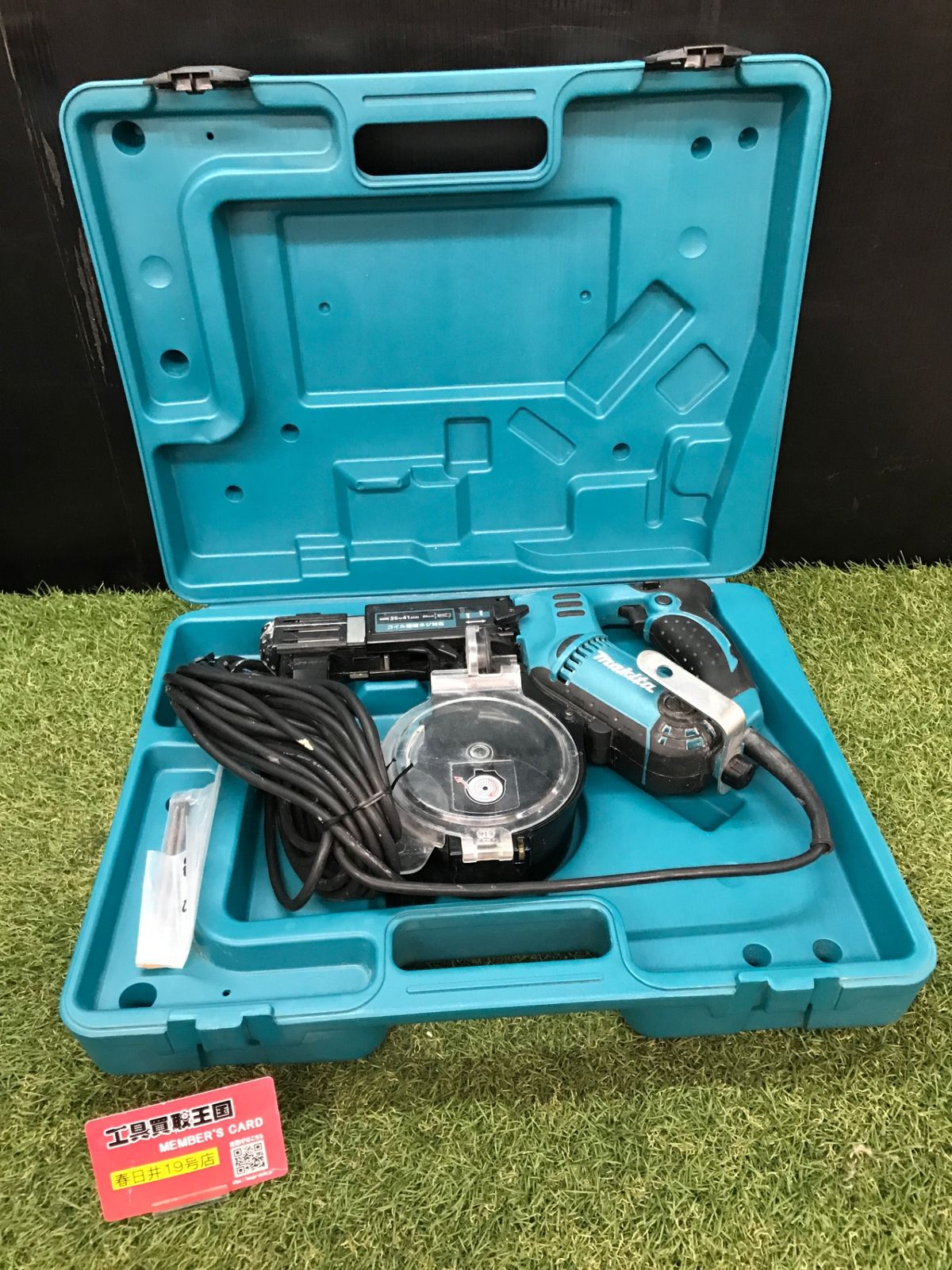 品 0906 makita マキタ 41㎜ 100 vオートパックスクリュードライバ 正逆転両用 6841 R