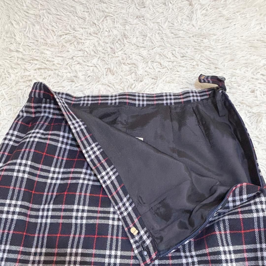 美品 販売 Burberry ノバチェックひざ丈スカート ネイビー