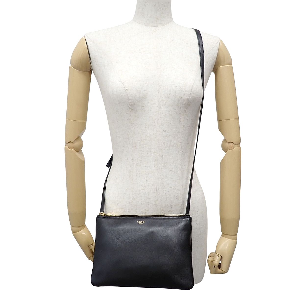 CELINE(セリーヌ) トリオ スモール ショルダーバッグ 肩掛け 斜め掛け ポシェット ポーチ ラムスキン ブラック黒 ゴールド金具 レディース 40802171319【中古】【アラモード】 CELINE(セリーヌ) トリオ スモール ショルダーバッグ 肩掛け 斜め掛け