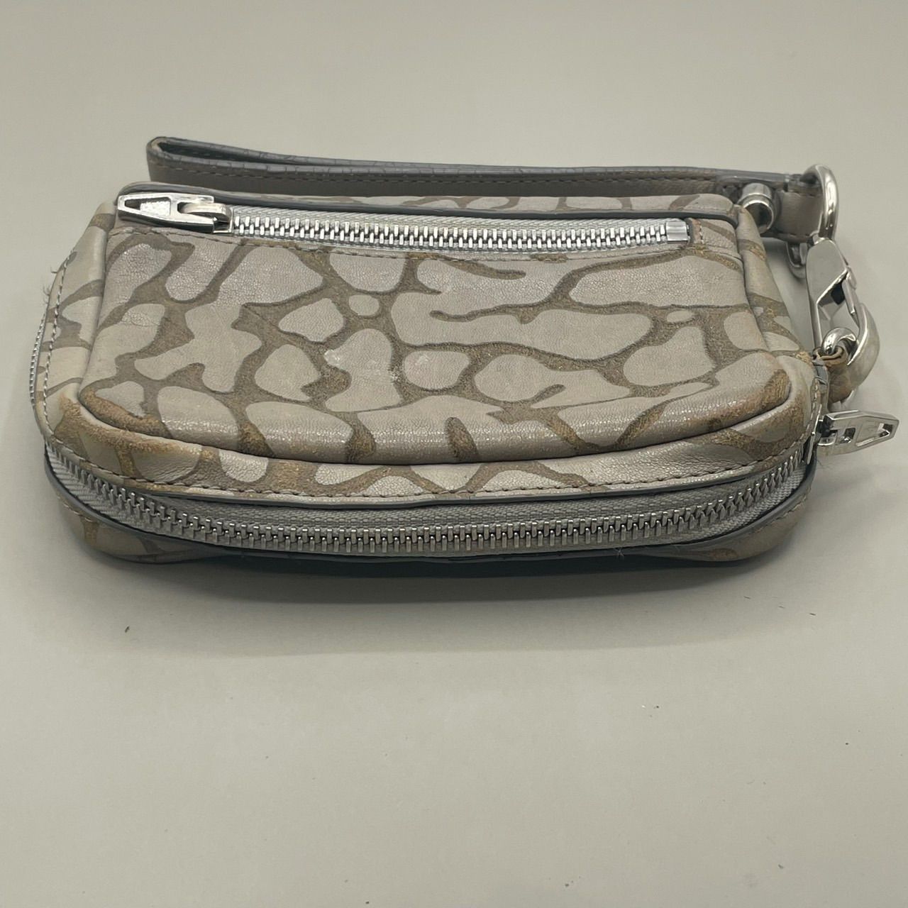 Alexander Wang ミニバッグ／クラッチ風 ハンドストラップ付き Punch Flap Crossbody Leather Small in BLACK | alexanderwang®