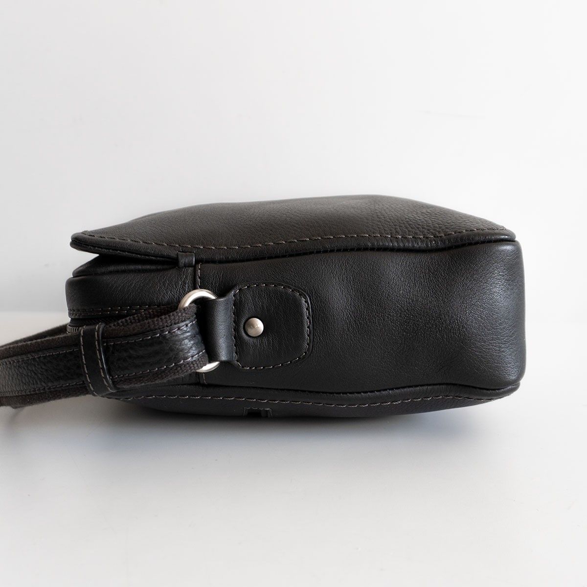 【廃盤品】土屋鞄　トーンオイルヌメ ジップトップショルダー スタッフ愛用品 トーンオイルヌメ ジップトップショルダー – 土屋鞄製造所