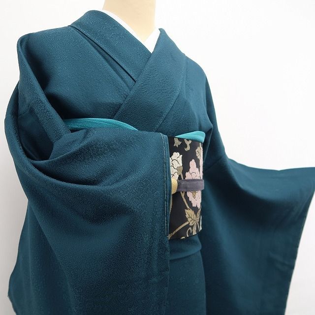 きちんと感も品格も叶える高麗納戸色の美しさ 色無地