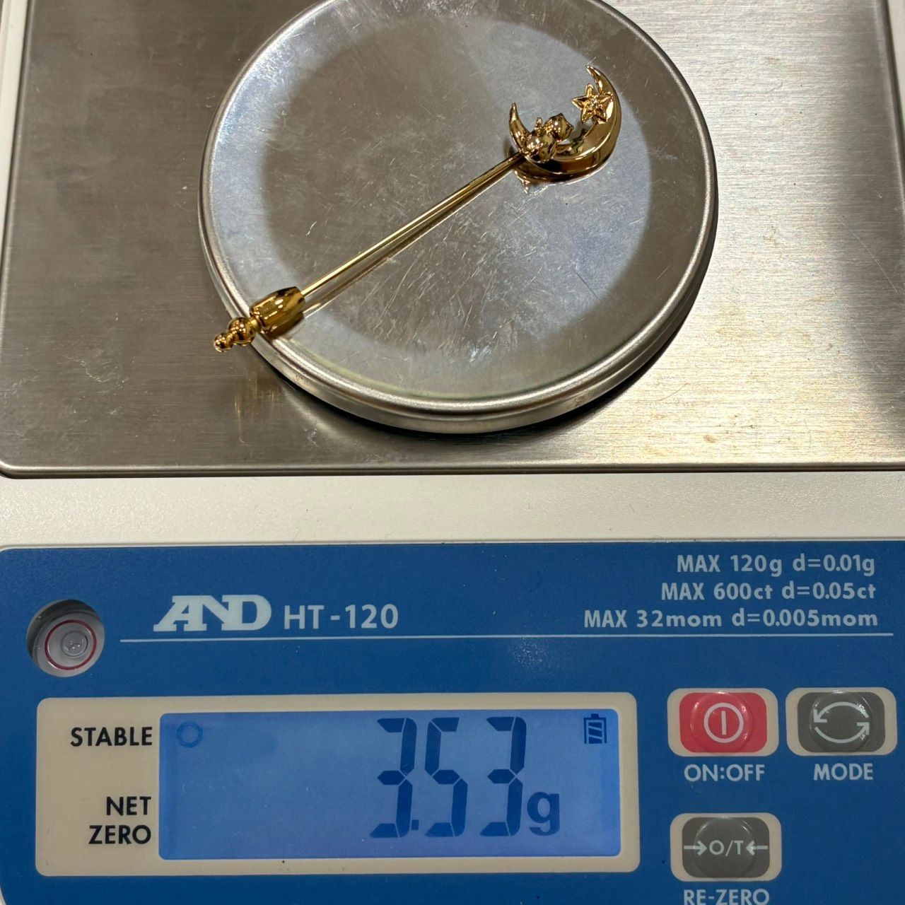 K18 ダイヤ0.01 ピンブローチ 新品仕上済み K18 ダイヤモンド ピンブローチ D:0.01ct ネコ 月 三日月