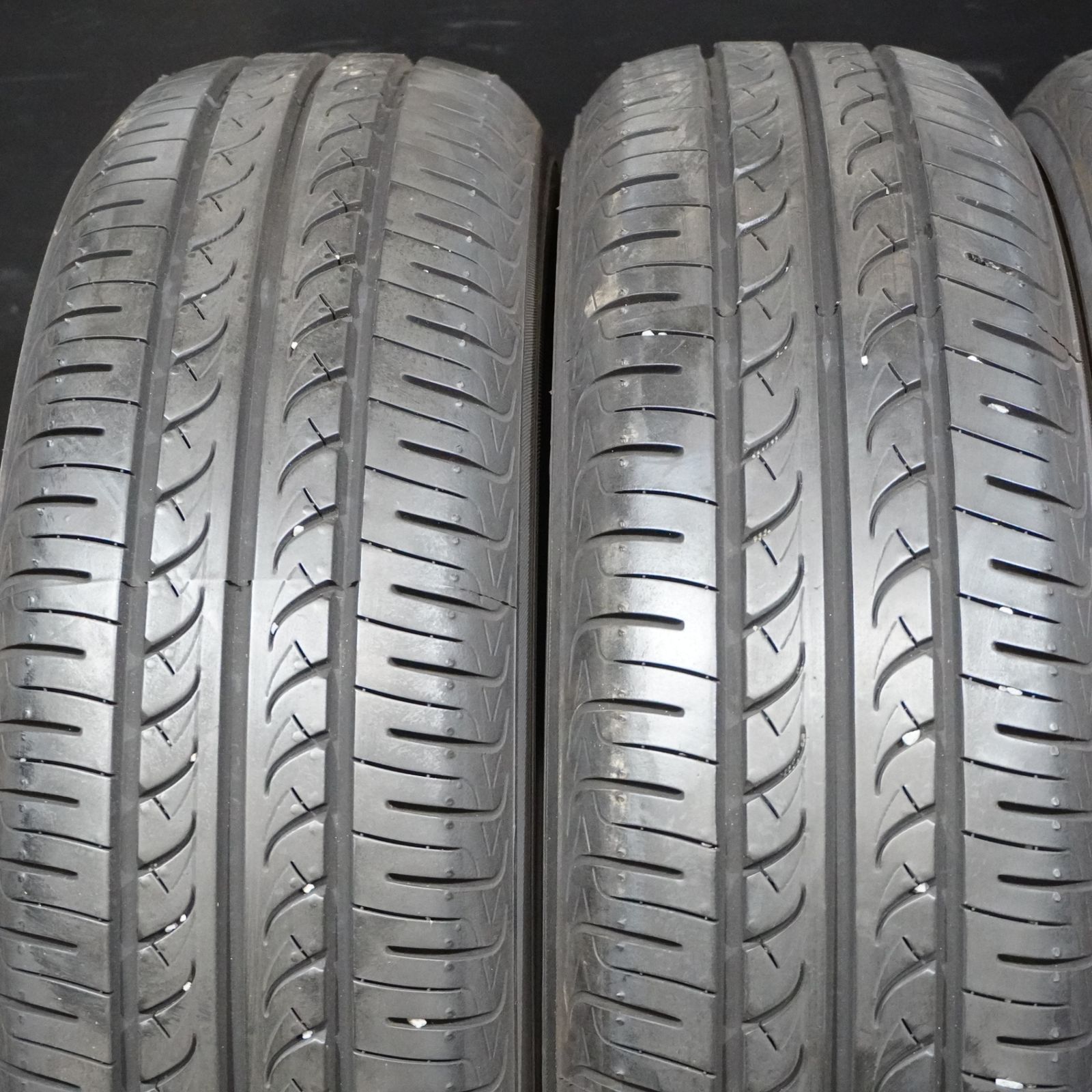  バリ山 ヨコハマ BluEarth AE 01 F 175 65 R 15 4本 アクア ヴィッツ ヤリス フィット キューブ スイフト等 15インチ サマータイヤ ノーマルタイヤ