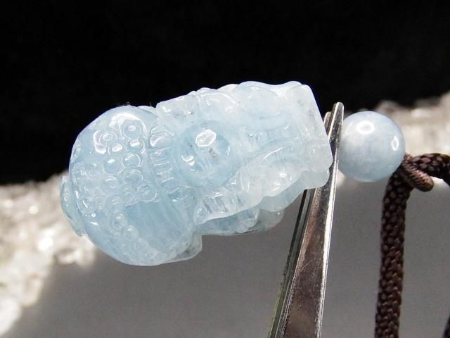 天然石アクアマリン精工手彫りヒキュウネックレスUK 2 6 3