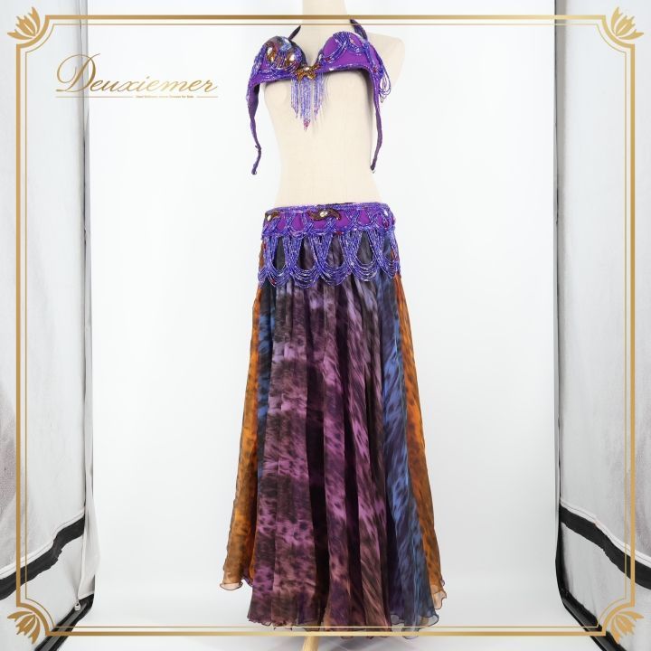 ベリーダンス オリエンタル 衣装 上下セット パープル系 ベラ Bella ラインストーン スパンコール トップス スカート ベルト アーム飾り 腕飾り 煌びやか 華やか 紫 金 セットアップ キラキラ ビーズ セクシー ダンス衣装 豪華 装飾 ゴールド系