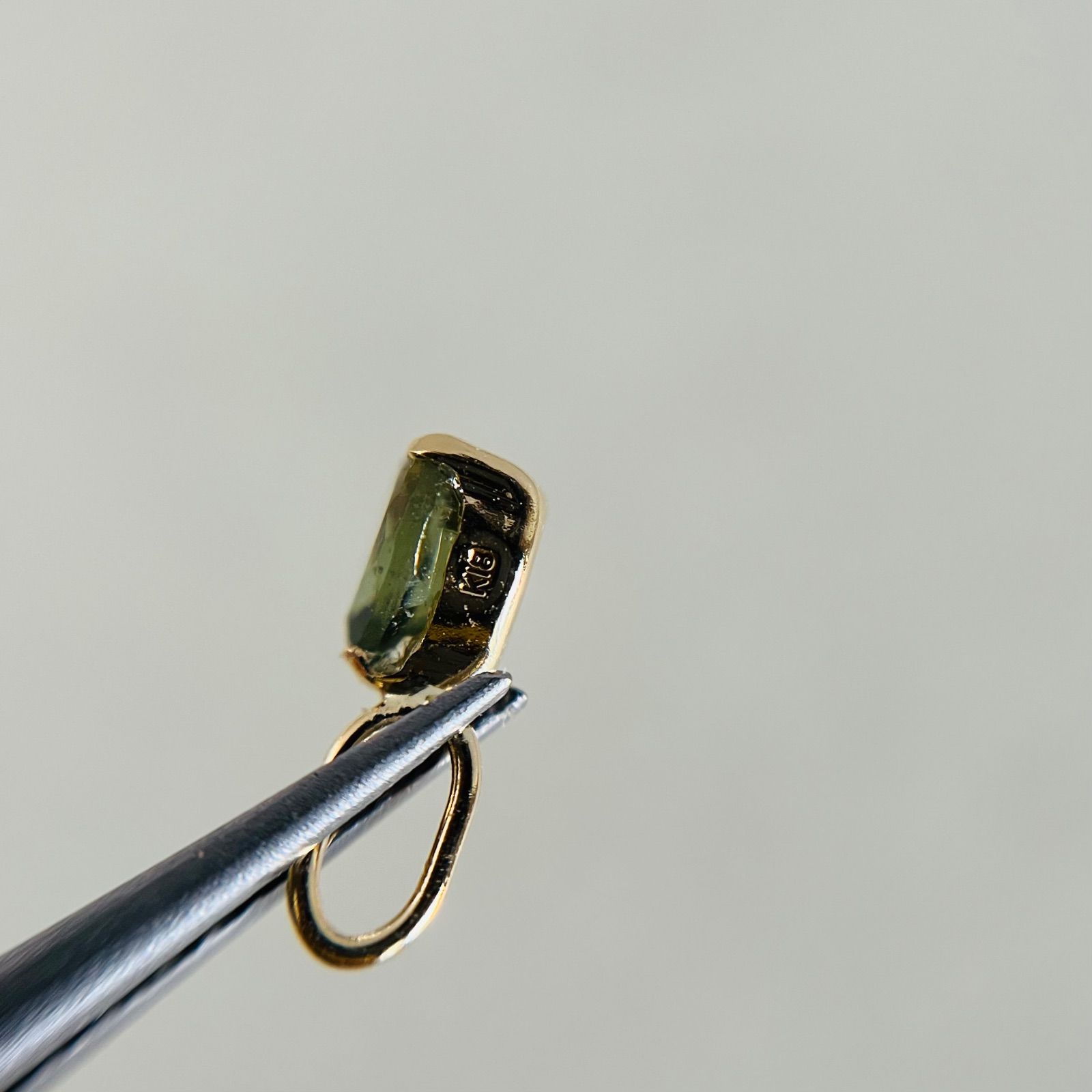 K18 天然石モルダバイト pear ペンダントトップ チャーム レア 希少 18