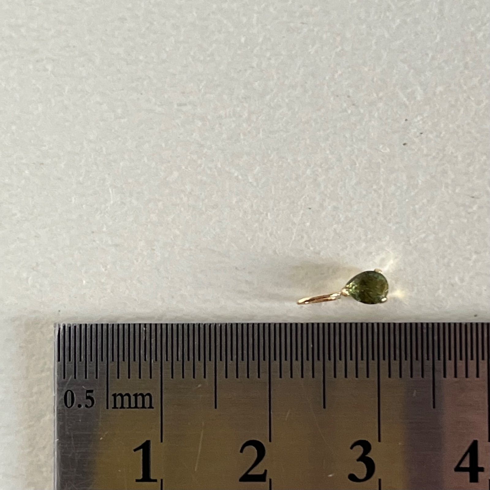 K18 天然石モルダバイト pear ペンダントトップ チャーム レア 希少 18