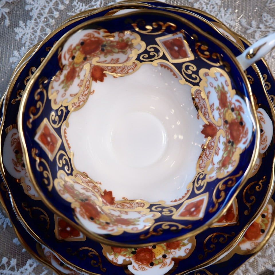 売切り価格】英国ロイヤルアルバート エアルーム トリオ ティーカップ