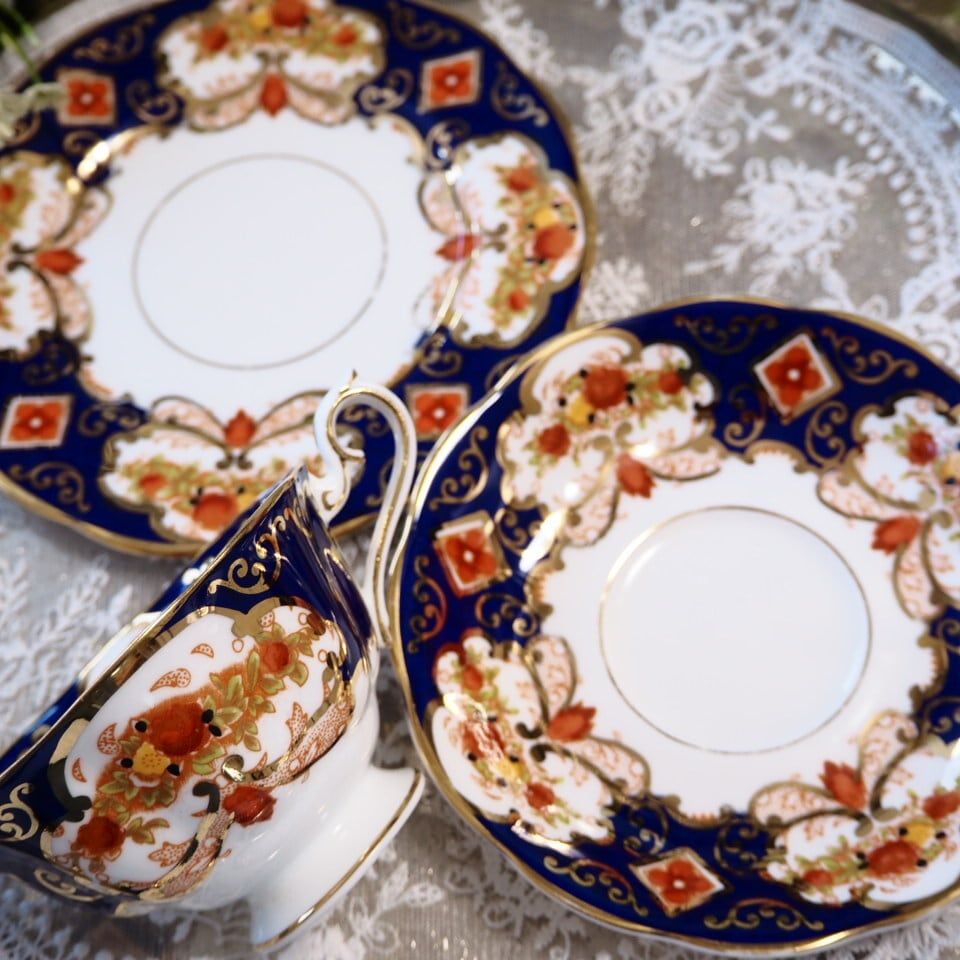 売切り価格】英国ロイヤルアルバート エアルーム トリオ ティーカップ