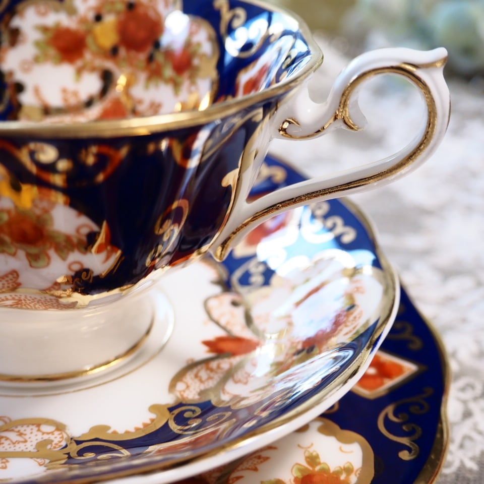 売切り価格】英国ロイヤルアルバート エアルーム トリオ ティーカップ