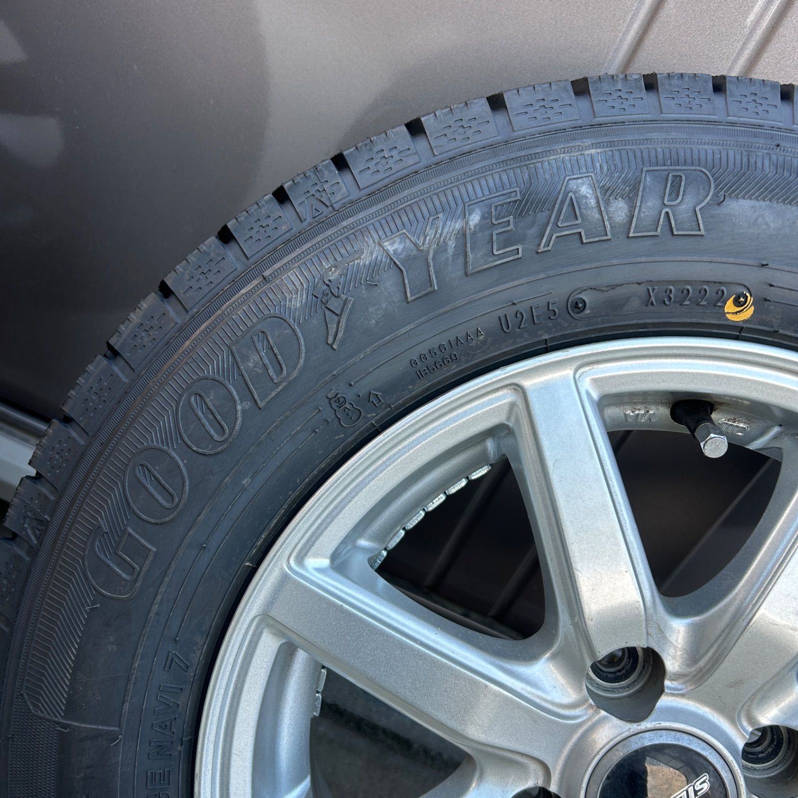 スタッドレスタイヤ