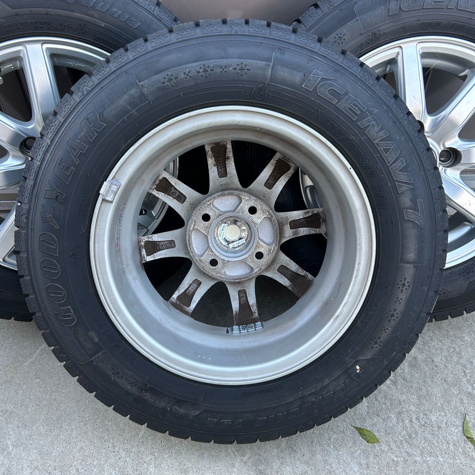 製 スタッドレスタイヤ