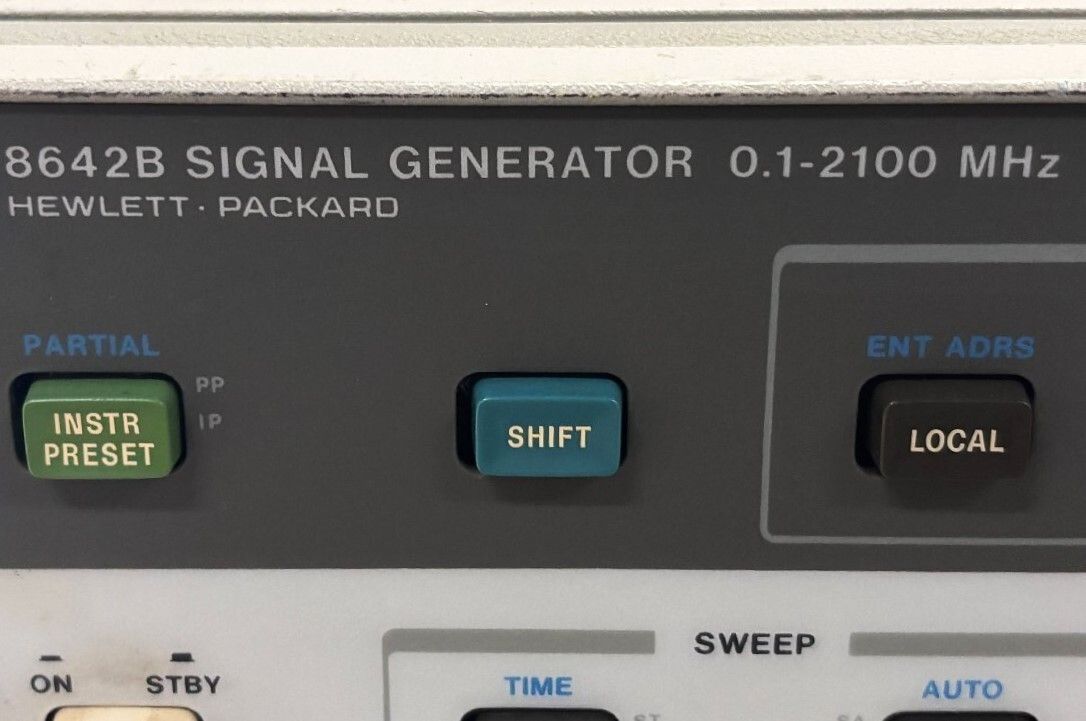 【横河・ヒューレット・パッカード】HP 8657B シンセサイズド標準信号発生器 横河・ヒューレット・パッカード】HP 8657B シンセサイズド標準信号発生器