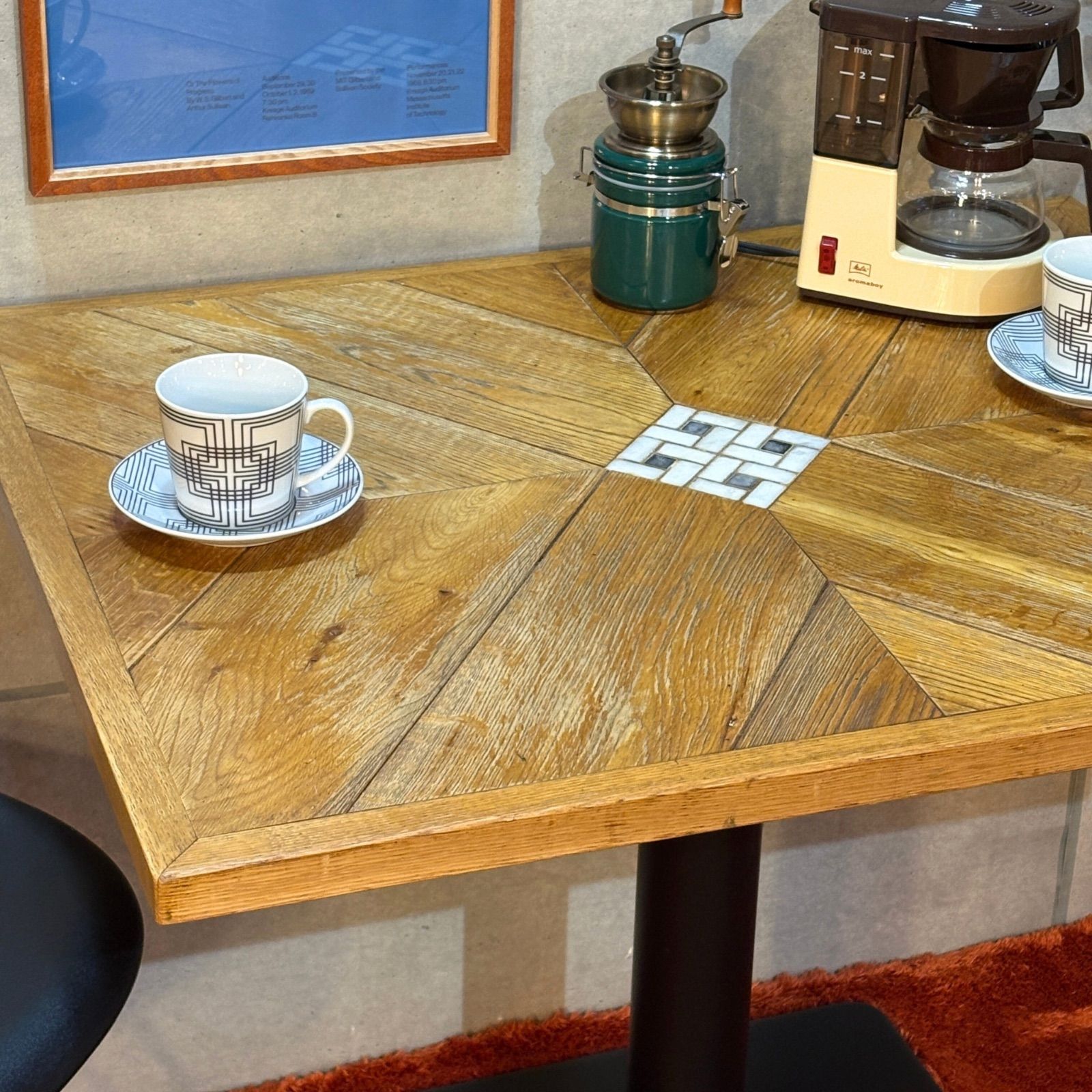 VINTAGE・設置送料無料】カフェテーブル オーク材 虎斑 タイル張り 鉄