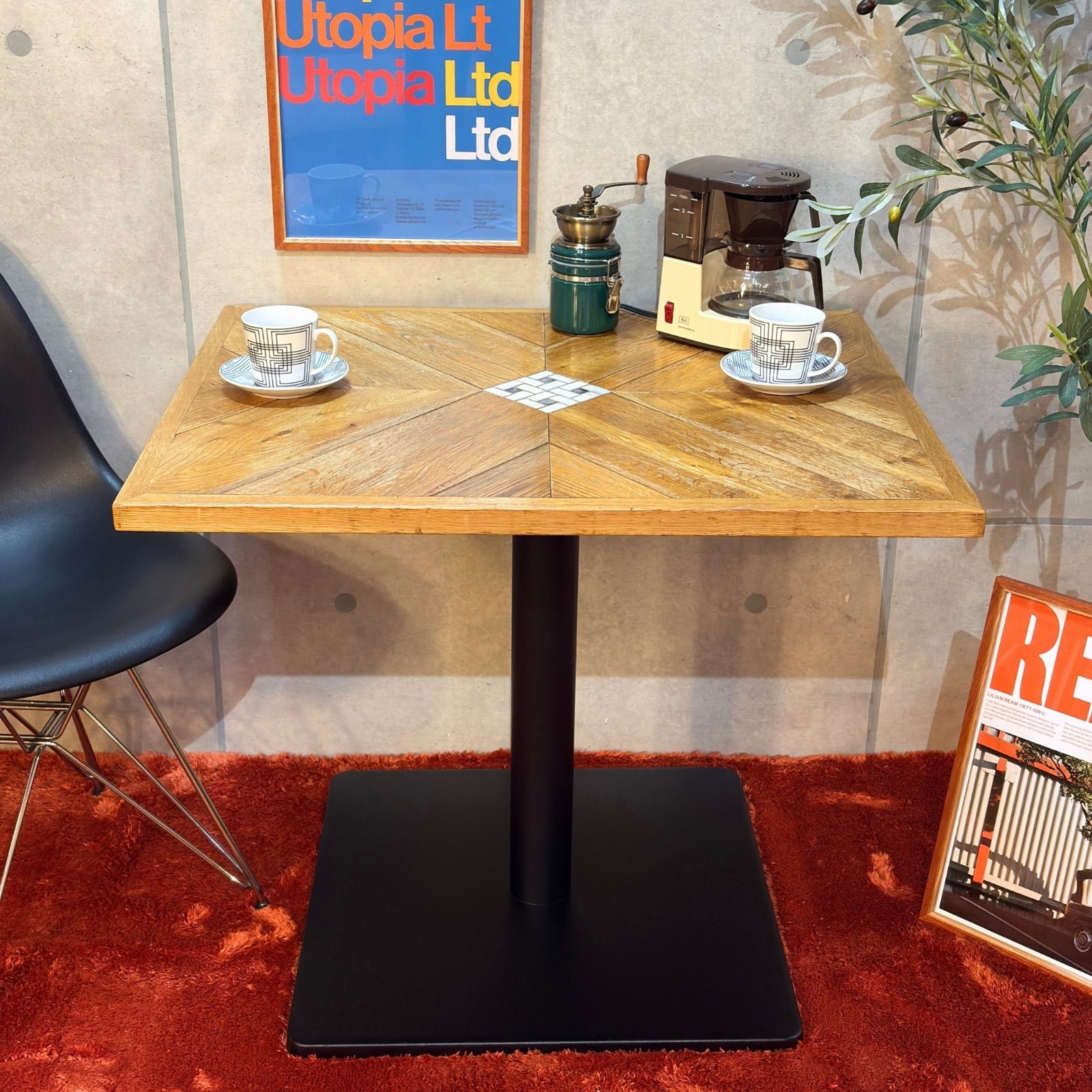 VINTAGE・設置送料無料】カフェテーブル オーク材 虎斑 タイル張り 鉄