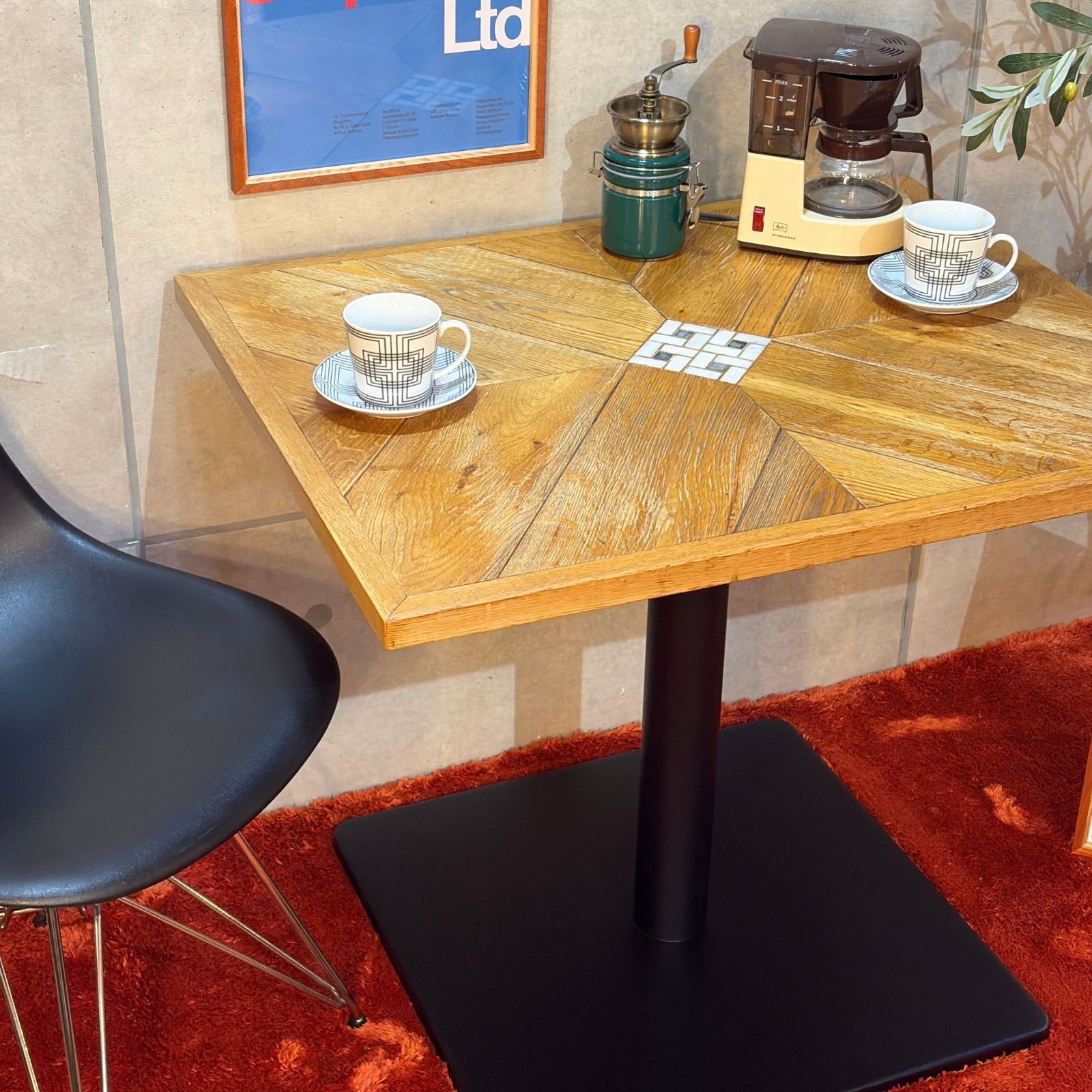 VINTAGE・設置送料無料】カフェテーブル オーク材 虎斑 タイル張り 鉄