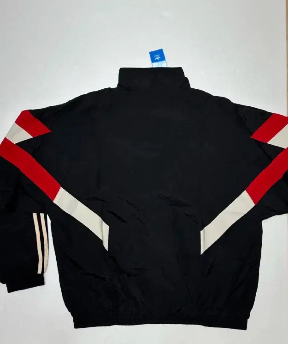adidas マンチェスター ユナイテッドFC ウィンドブレーカー ブラック レッド