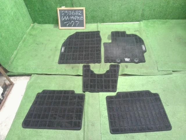 アクア 6 AA MXPK 16 フロアマット 自社品番250682 089