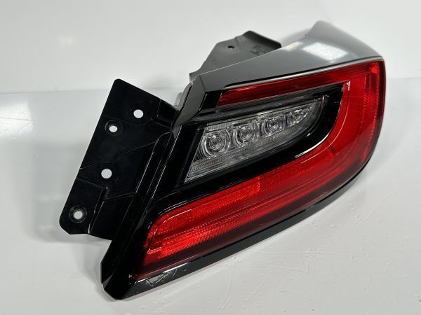 ZN8 GR86 純正 新車外し⁄美品⁄破損キズなし 右テールランプ Assy 左