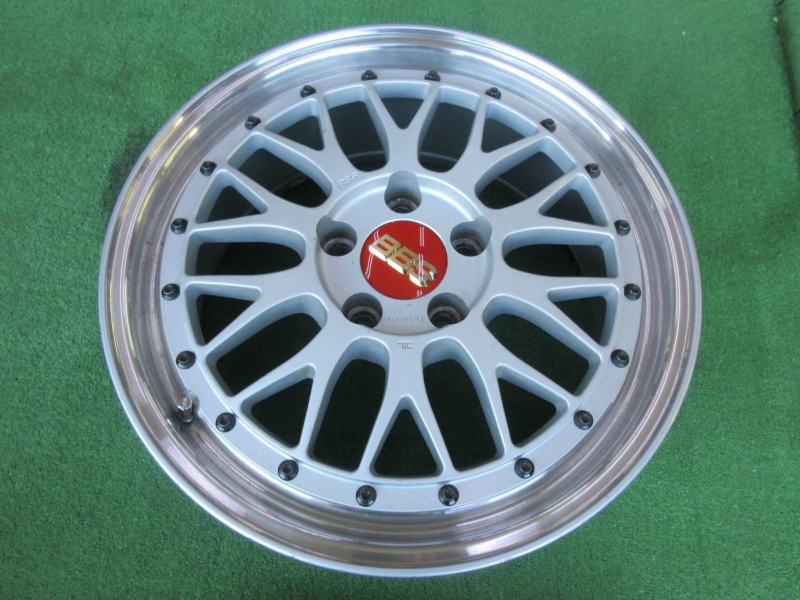 ＢＢＳ ＬＭ067 7 J 17 5 H 114 3 42 レッドセンターキャップ ＢＢＳナット 1 5ピッチ付き