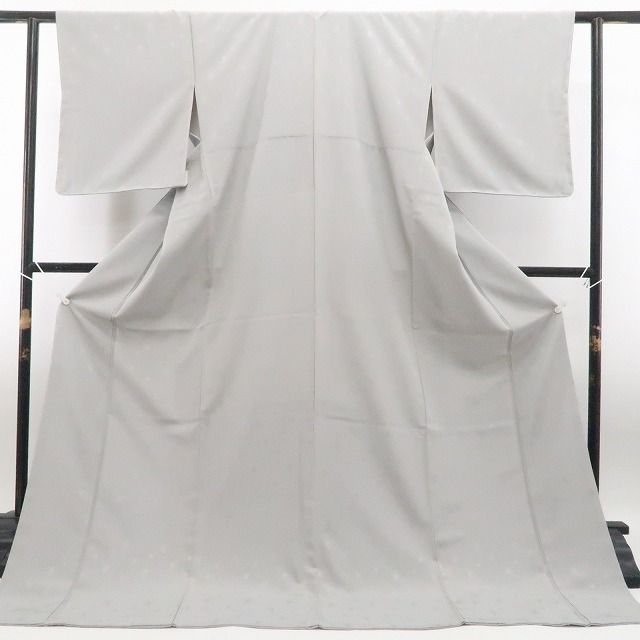 仕付け糸付 澄んだ気品と端正な佇まいを叶える