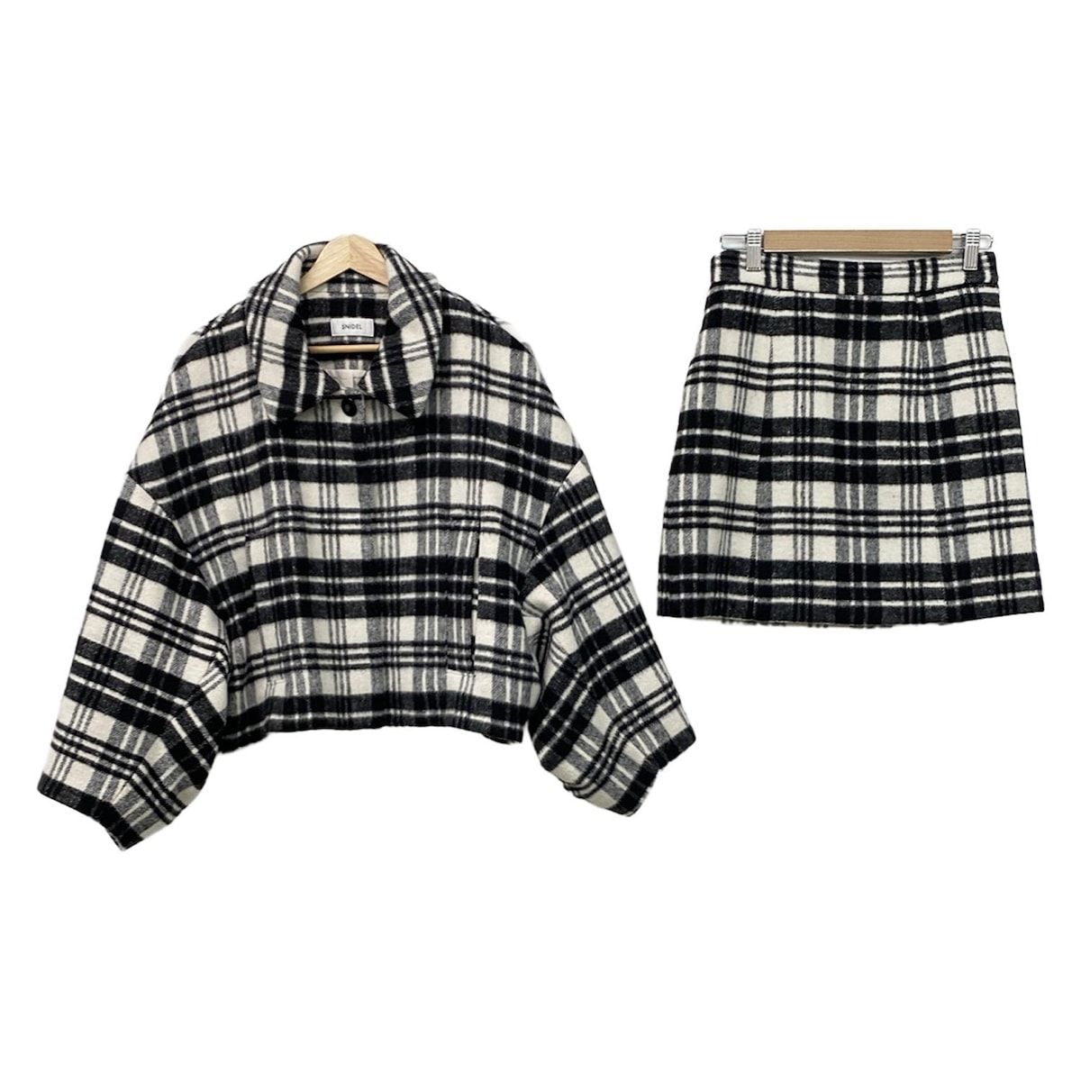 snidel(スナイデル) スカートセットアップ レディース美品 - 黒×白