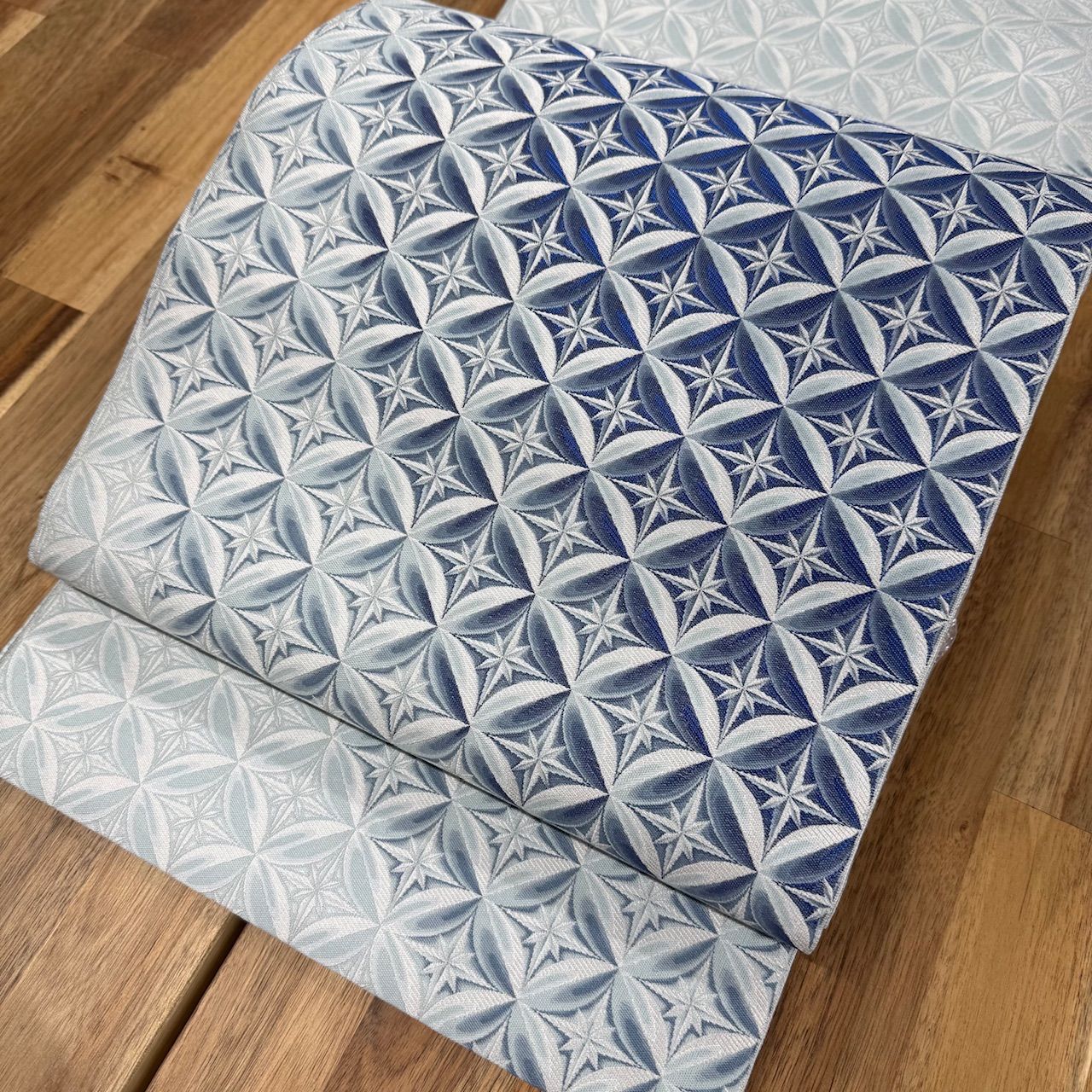 福絖織物 本場筑前博多織袋帯 お仕立て上がり 切子ブルーグラデーション 内閣総理大臣賞受賞作品 お にお届けします