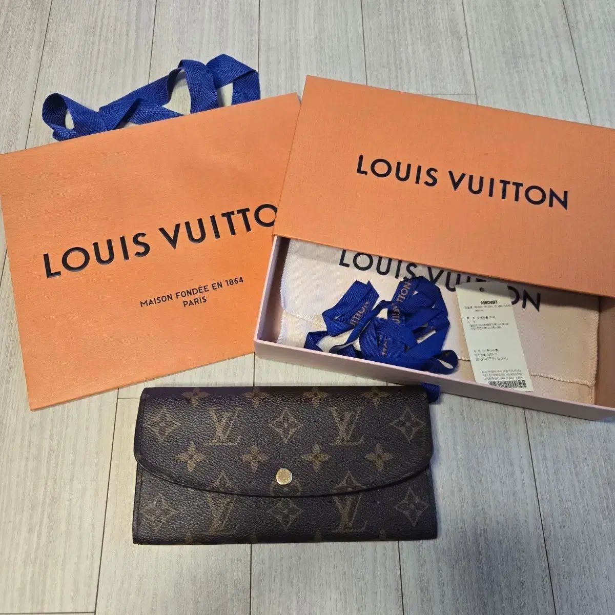 ルイヴィトン モノグラム サラ ウォレット 長財布