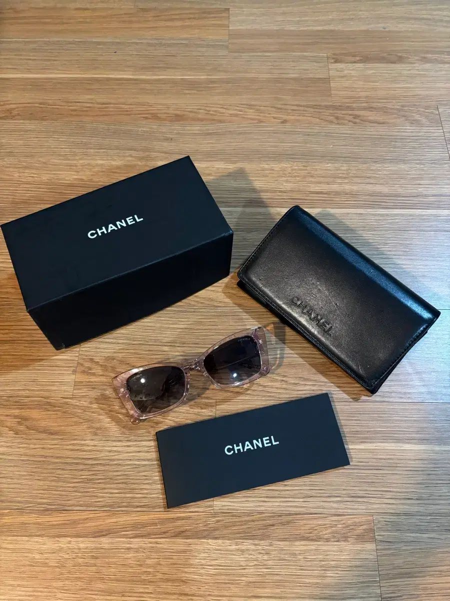 シャネル サングラス ピンクフレーム