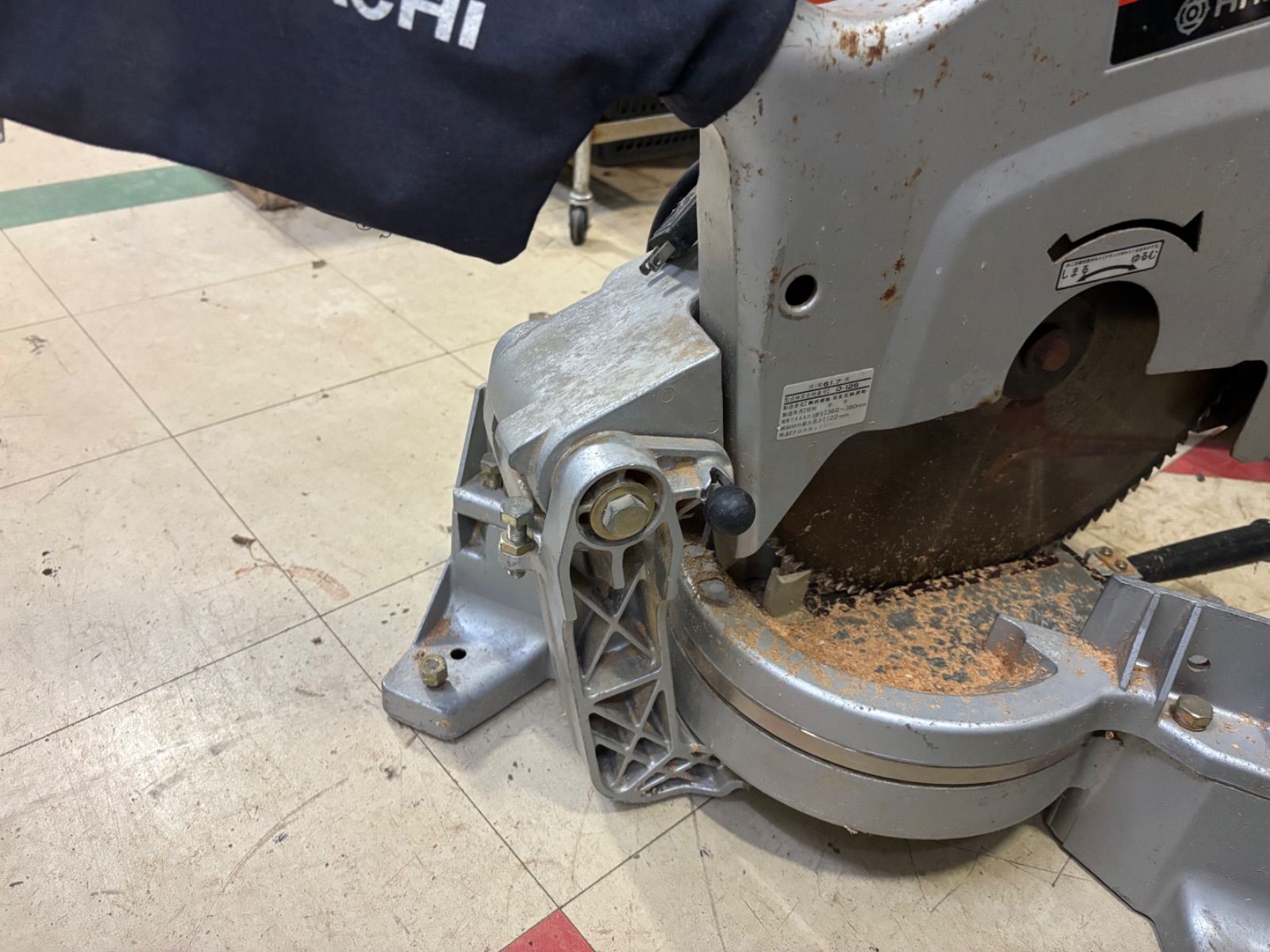 ブレーキ付卓上丸のこ