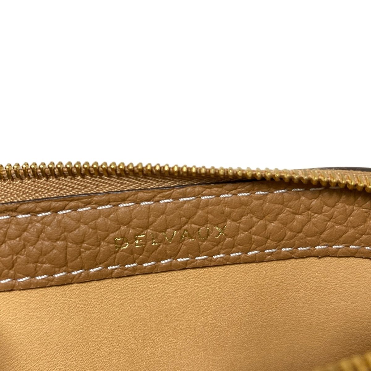 DELVAUX デルボー