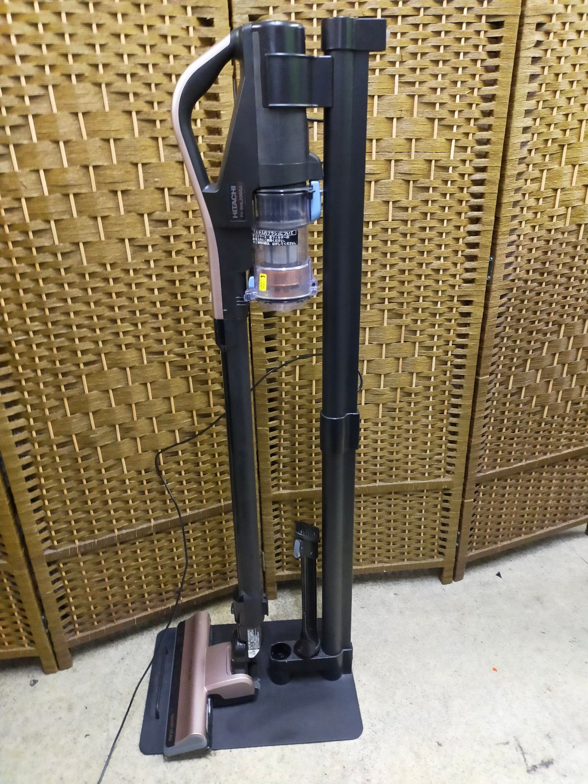 HITACHI 日立 コードレス掃除機 PV-BHL2000J 2021年製 スタンド付 動作