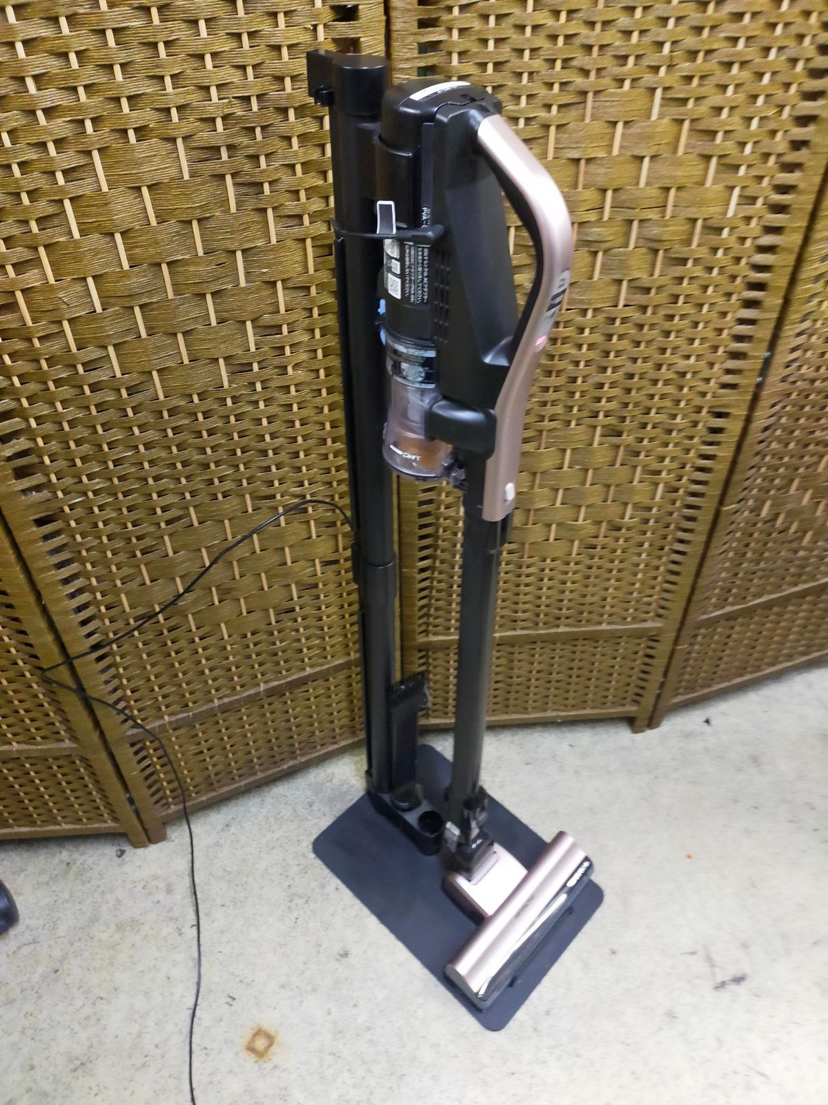 HITACHI 日立 コードレス掃除機 PV-BHL2000J 2021年製 スタンド付 動作