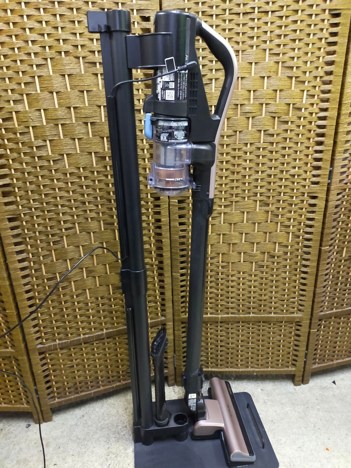 HITACHI 日立 コードレス掃除機 PV-BHL2000J 2021年製 スタンド付 動作