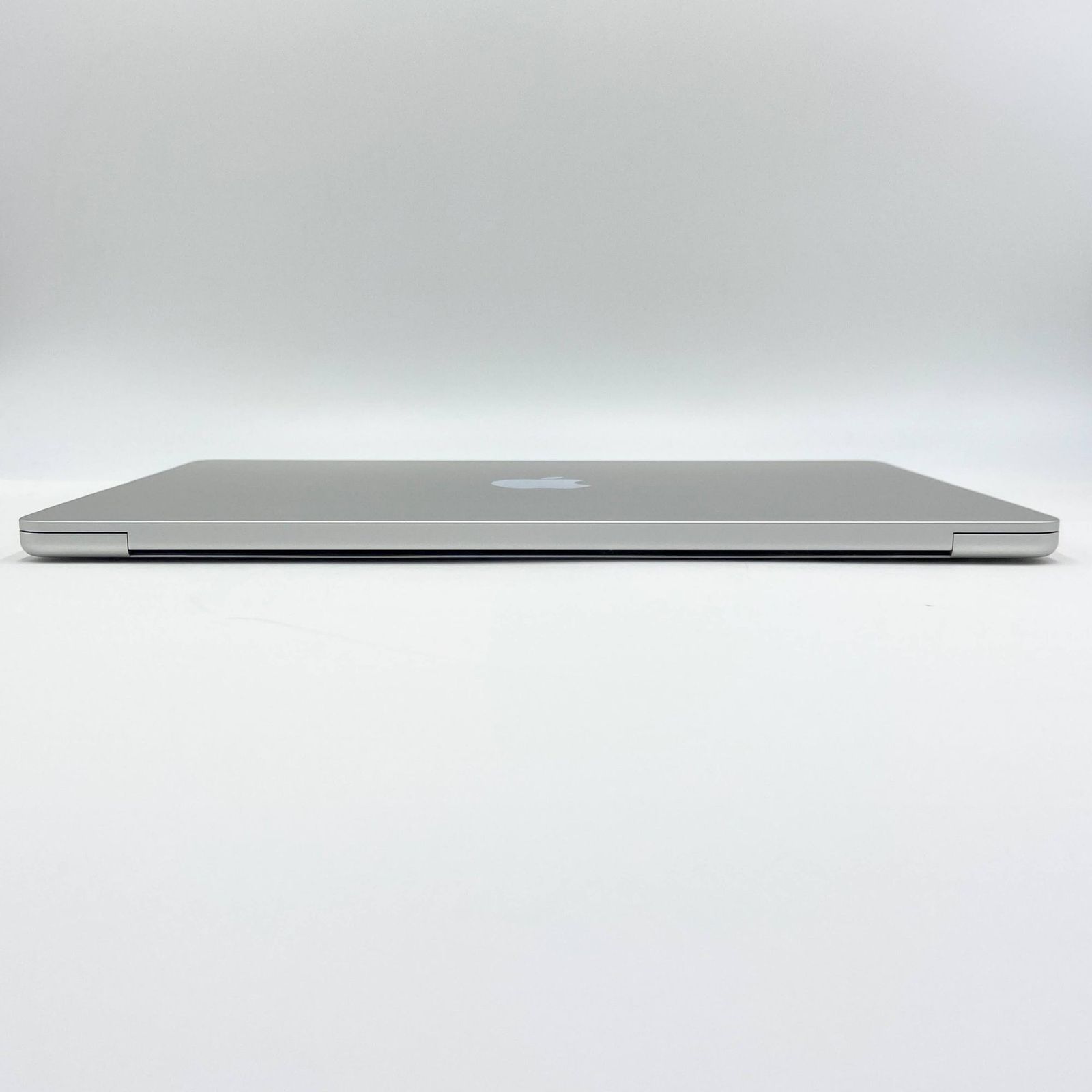 美品 Apple Mac book Air 13インチ M2 2022 8GB 256GB MLXY3J/A